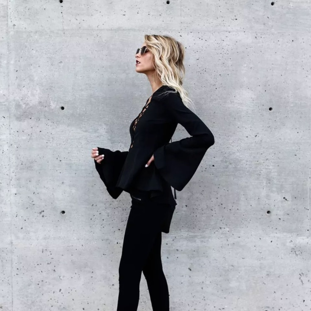 🌟SALE🌟Crisscross V-neck Black Top - Picture 3 of 7